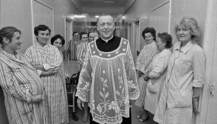 Ksiądz prałat Józef Śliwka obchodzi dziś 90 urodziny 